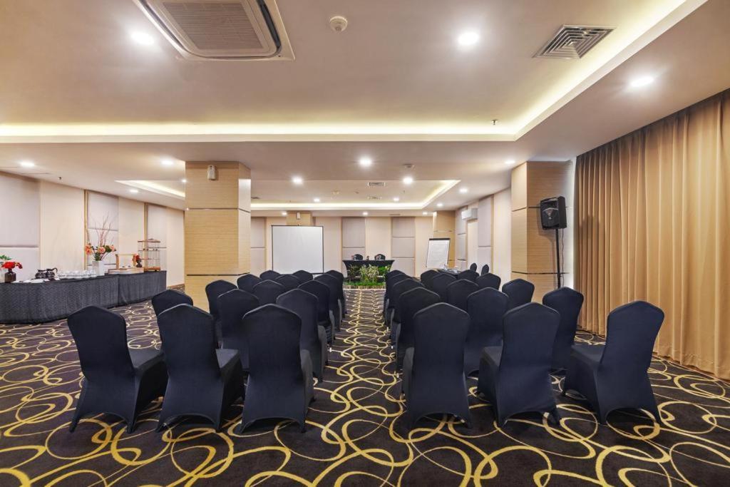 Quest Hotel Darmo - Surabaya By Aston Екстериор снимка