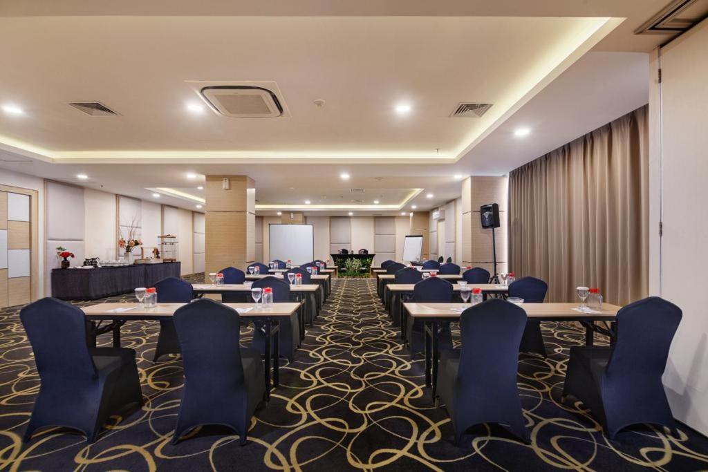 Quest Hotel Darmo - Surabaya By Aston Екстериор снимка