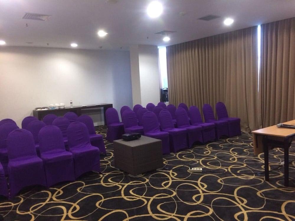 Quest Hotel Darmo - Surabaya By Aston Екстериор снимка
